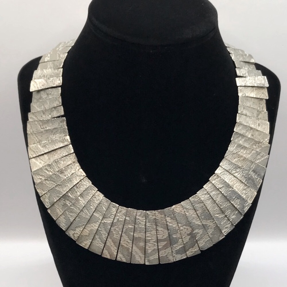 Chic Antique Silver-Tone Egyptian Revival Statement Necklace